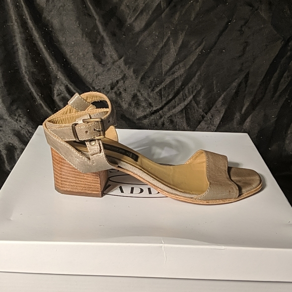 steve madden grey sandals